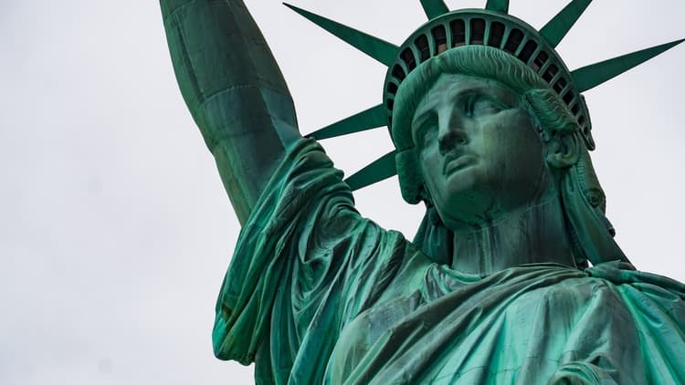 Freiheitsstatue ist ein Symbol für Freiheit und den amerikanischen Traum