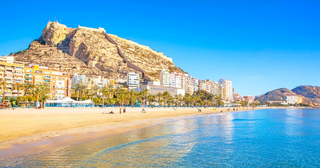 Der Playa del Postiguet ist der Stadtstrand von Alicante