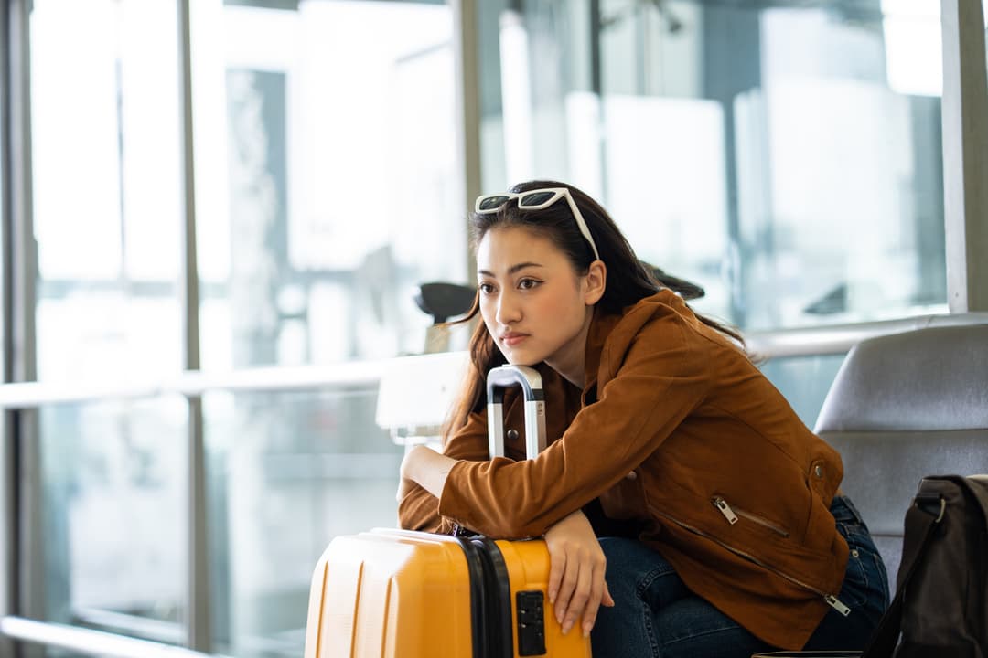 Wann zahlt die Reiserücktrittsversicherung und wann nicht? Erfahren Sie, welche Ereignisse versichert sind und wie Sie sich richtig absichern.