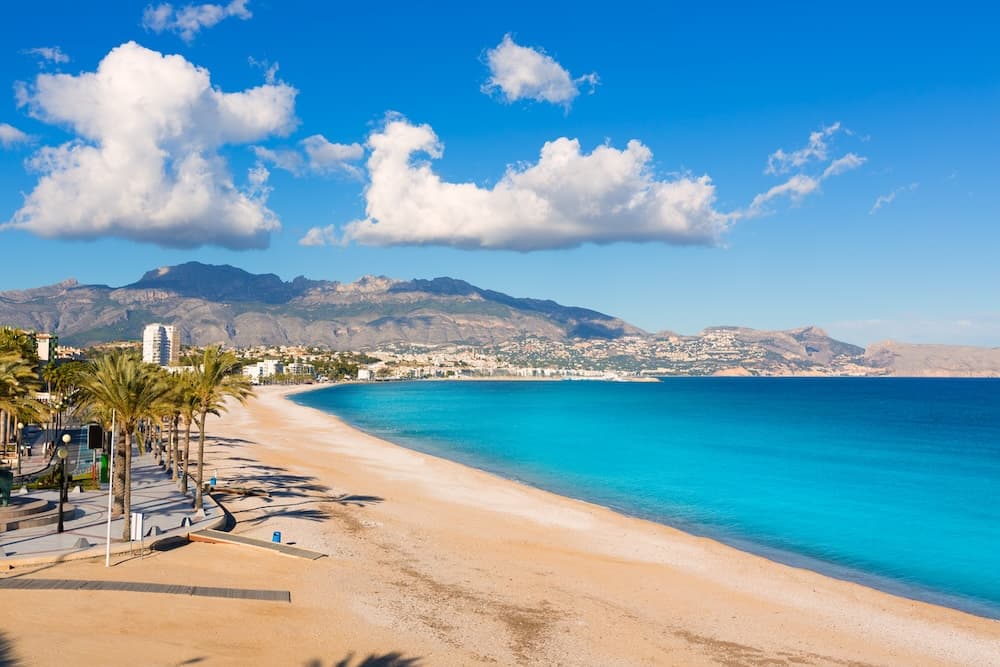 Alicante-bietet-viele-Moglichkeiten-fur-Strandliebhaber.jpg
