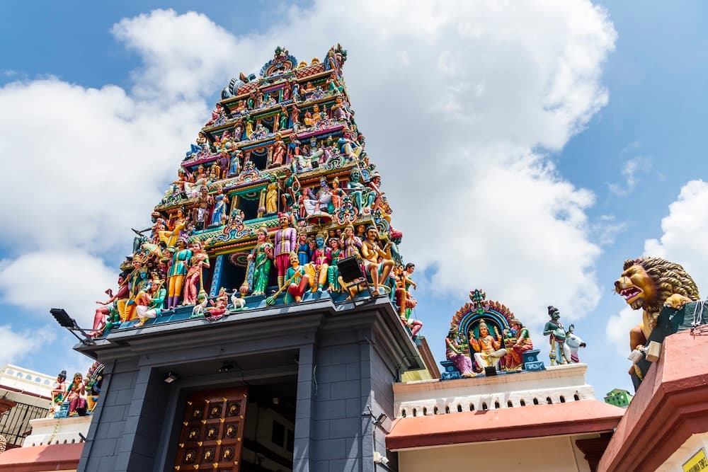 Sri-Mariamman-Temple,-der-alteste-Hindu-Tempel-in-Singapur.jpg