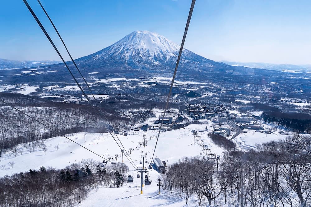 Niseko_Winter-in-Japan-bedeutet-Pulverschnee,-Onsen-und-gunstige-Preise.jpg